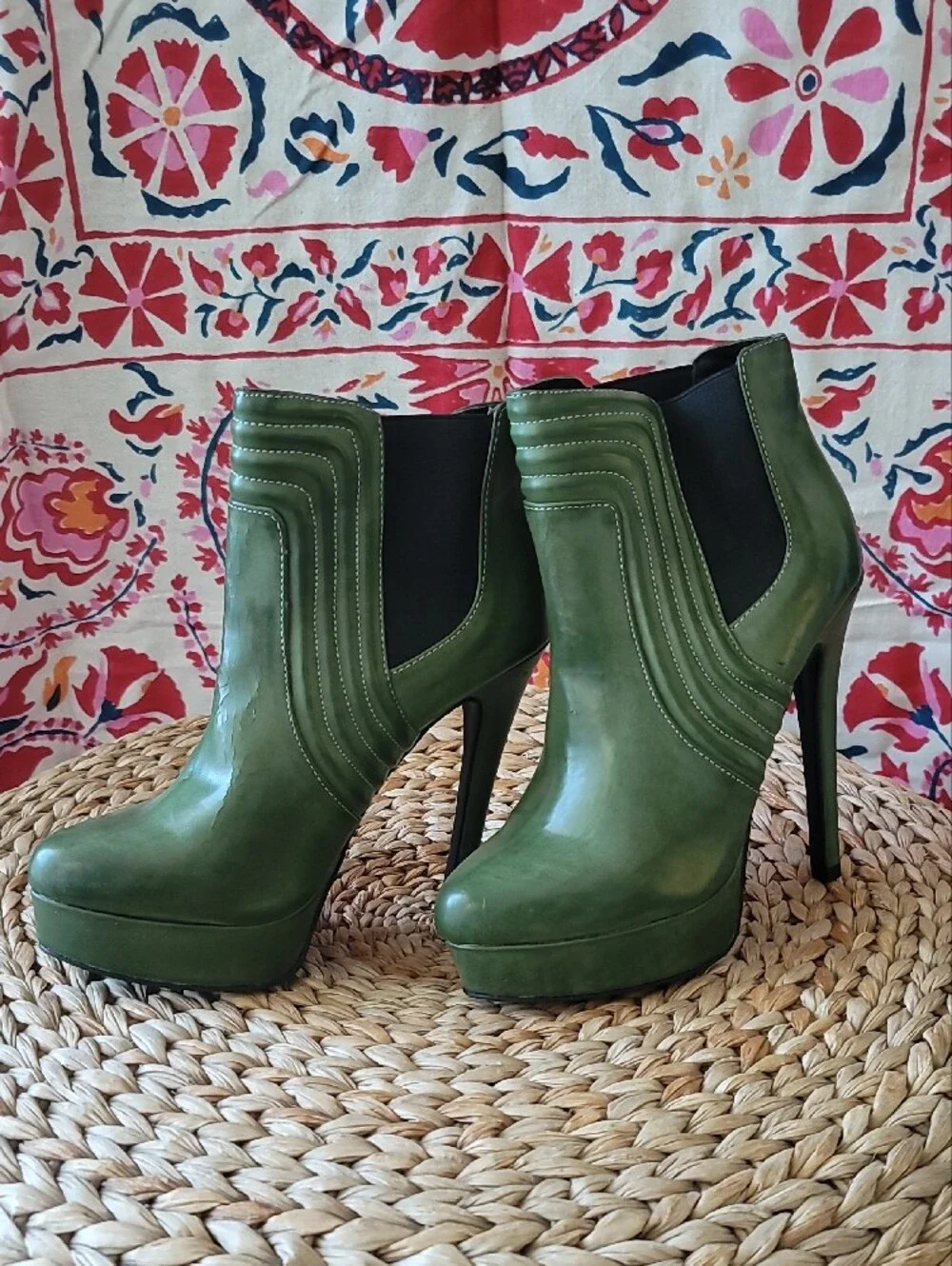 Chinese Laundry sleek leather